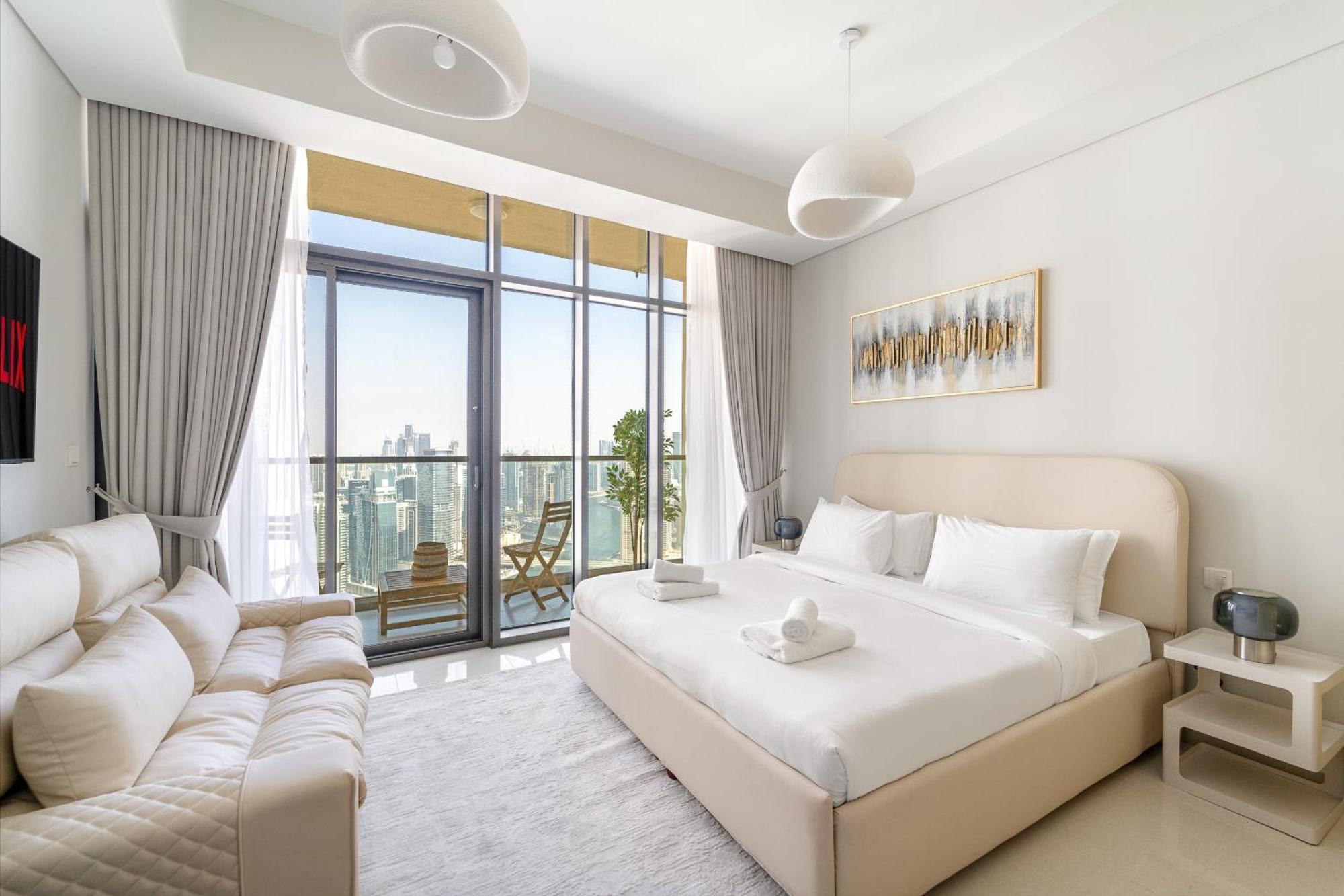 Vayk - Elegant With Skyline Views In Business Bay Apartment Dubai