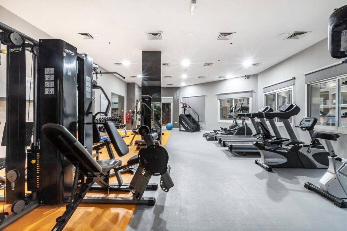 Spacious 1-br Opposite Mall With Huge Pool & Gym Dubai