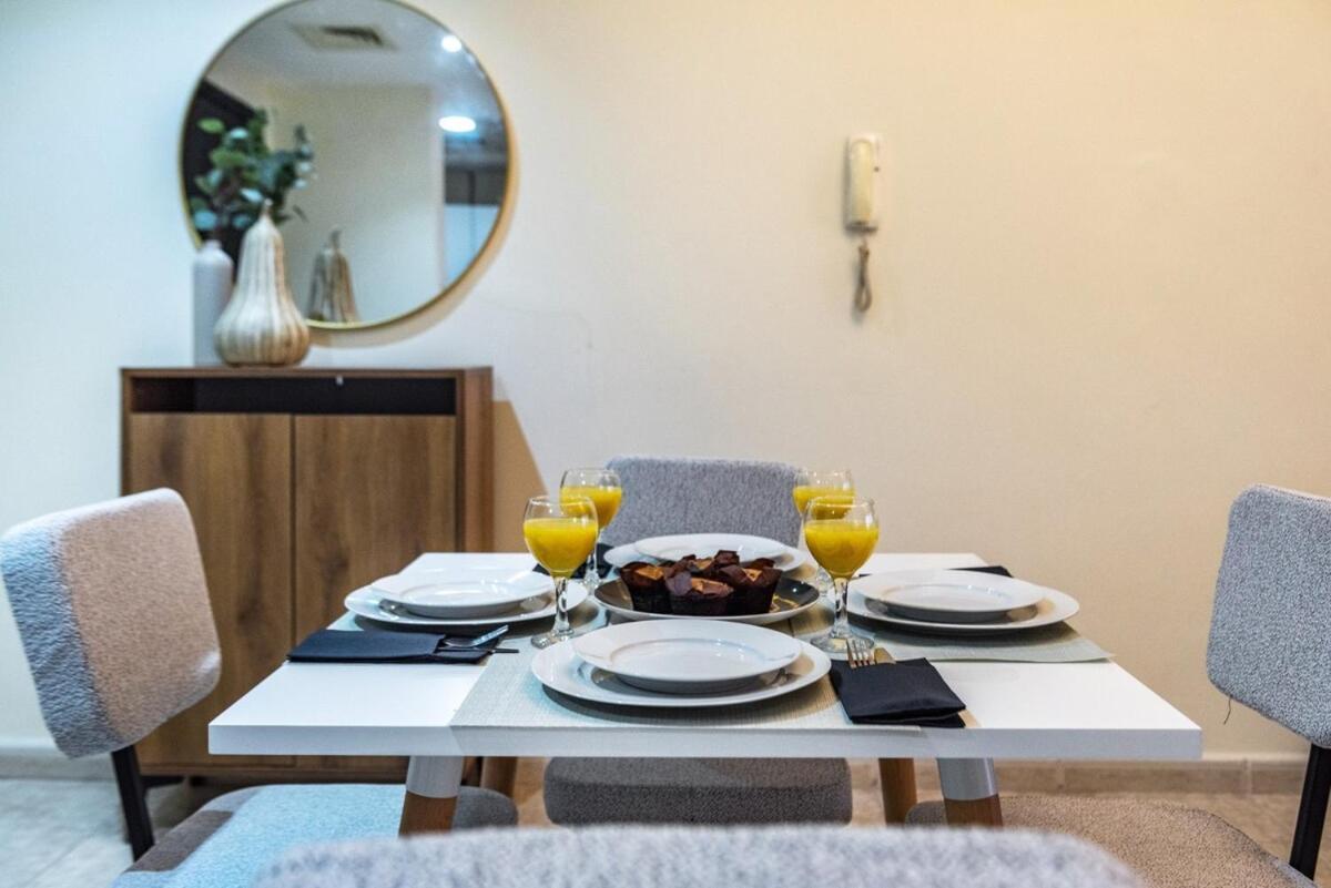 Spacious 1-br Opposite Mall With Huge Pool & Gym * Dubai