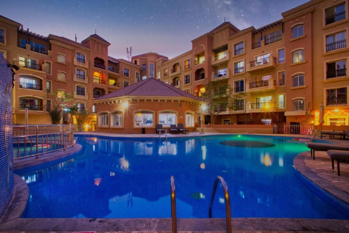 Apartment Spacious 1-br Opposite Mall With Huge Pool & Gym