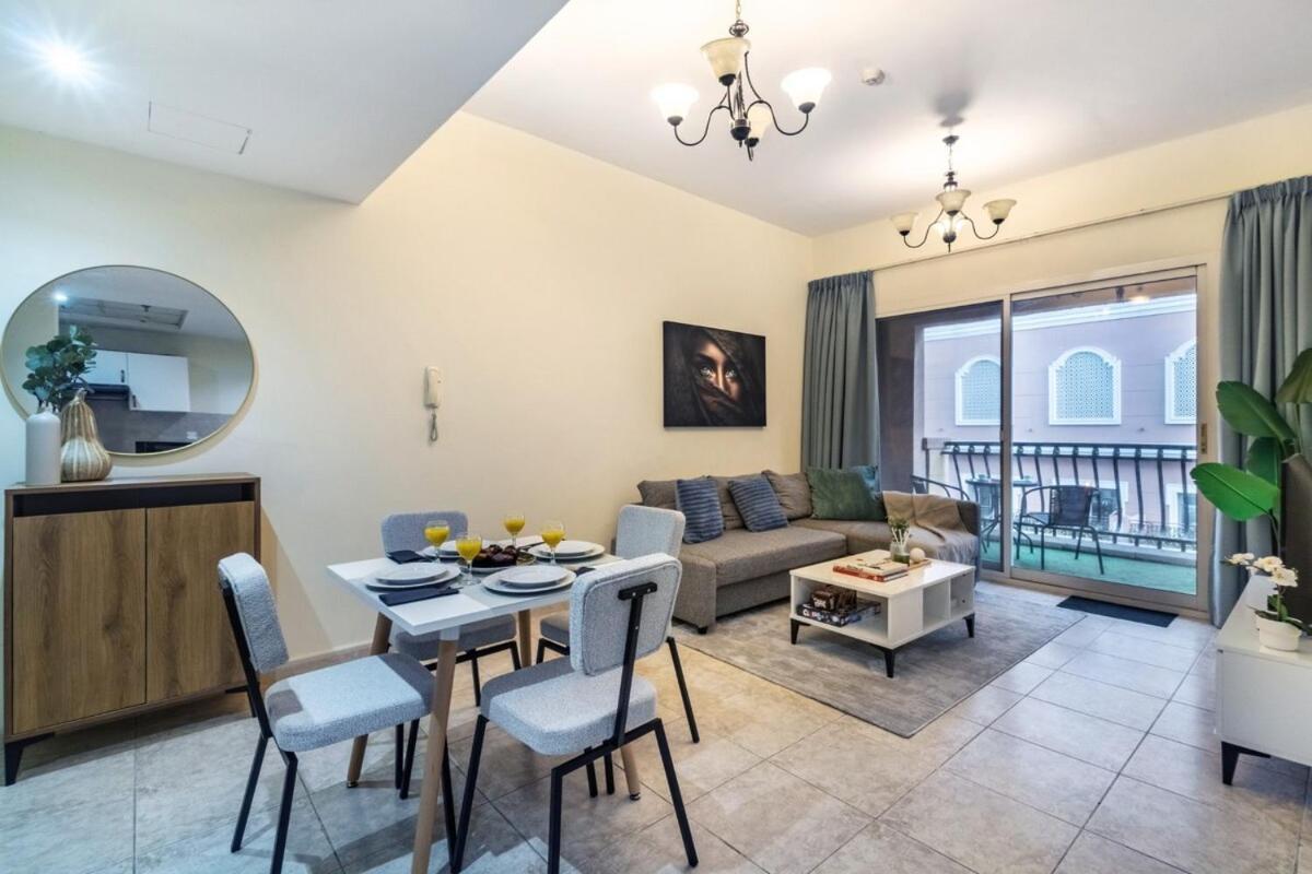 Spacious 1-br Opposite Mall With Huge Pool & Gym Apartment *