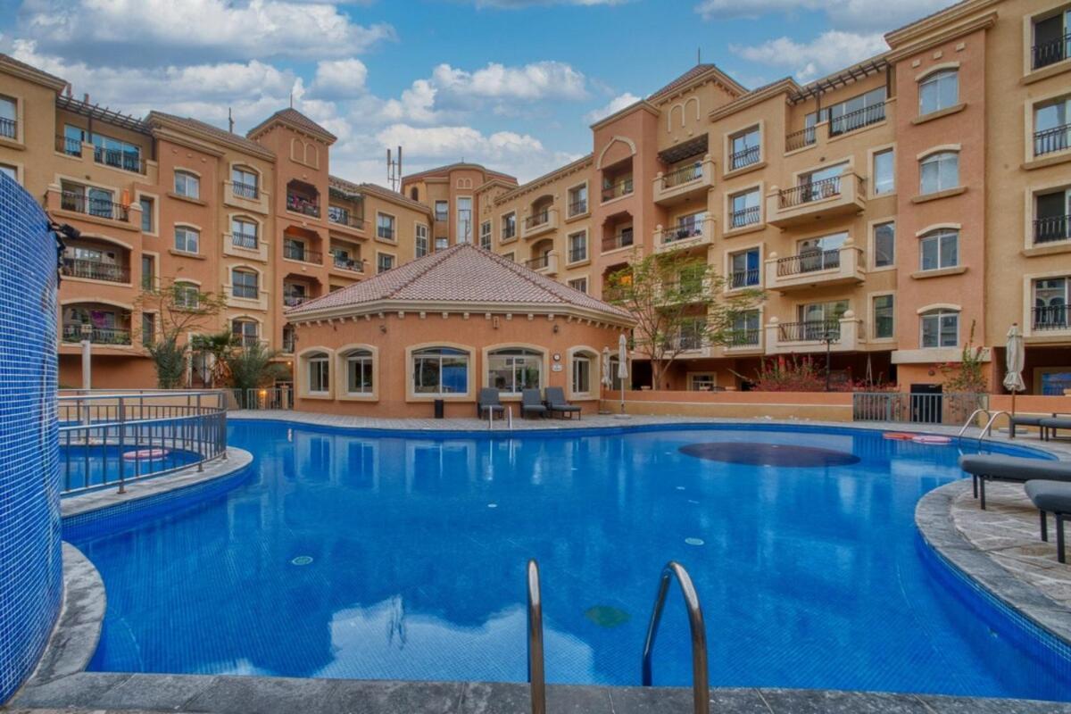 Spacious 1-br Opposite Mall With Huge Pool & Gym *