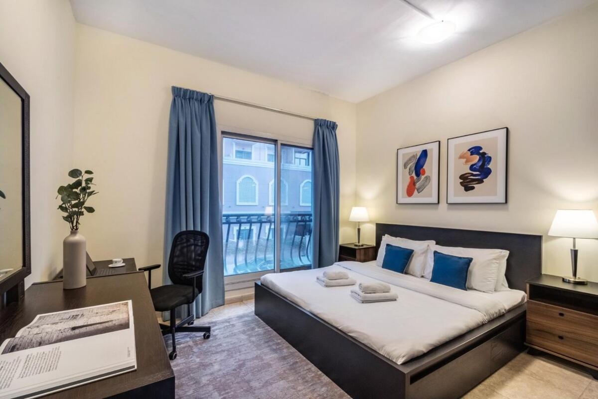 Spacious 1-br Opposite Mall With Huge Pool & Gym Dubai