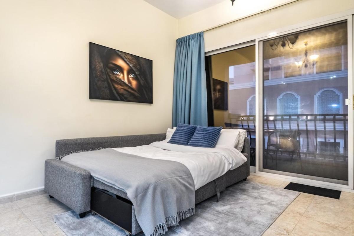 Spacious 1-br Opposite Mall With Huge Pool & Gym Apartment