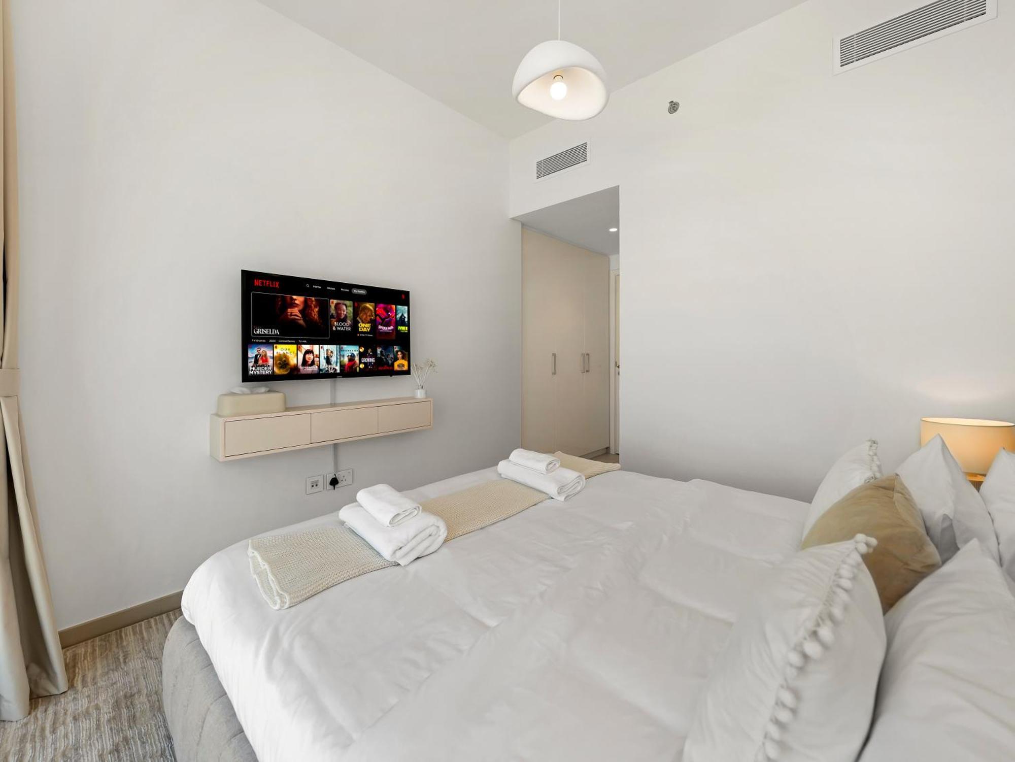Blissful At Downtown Views Ii- 5min Walk To Mall, Burj Khalifa With Infinity Pool Apartment