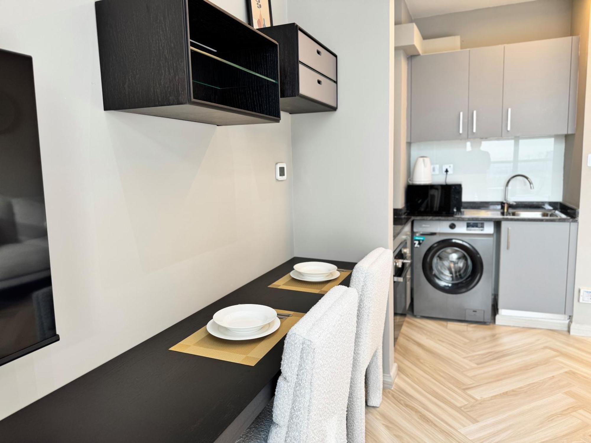 Apartment Warm And Elegant In