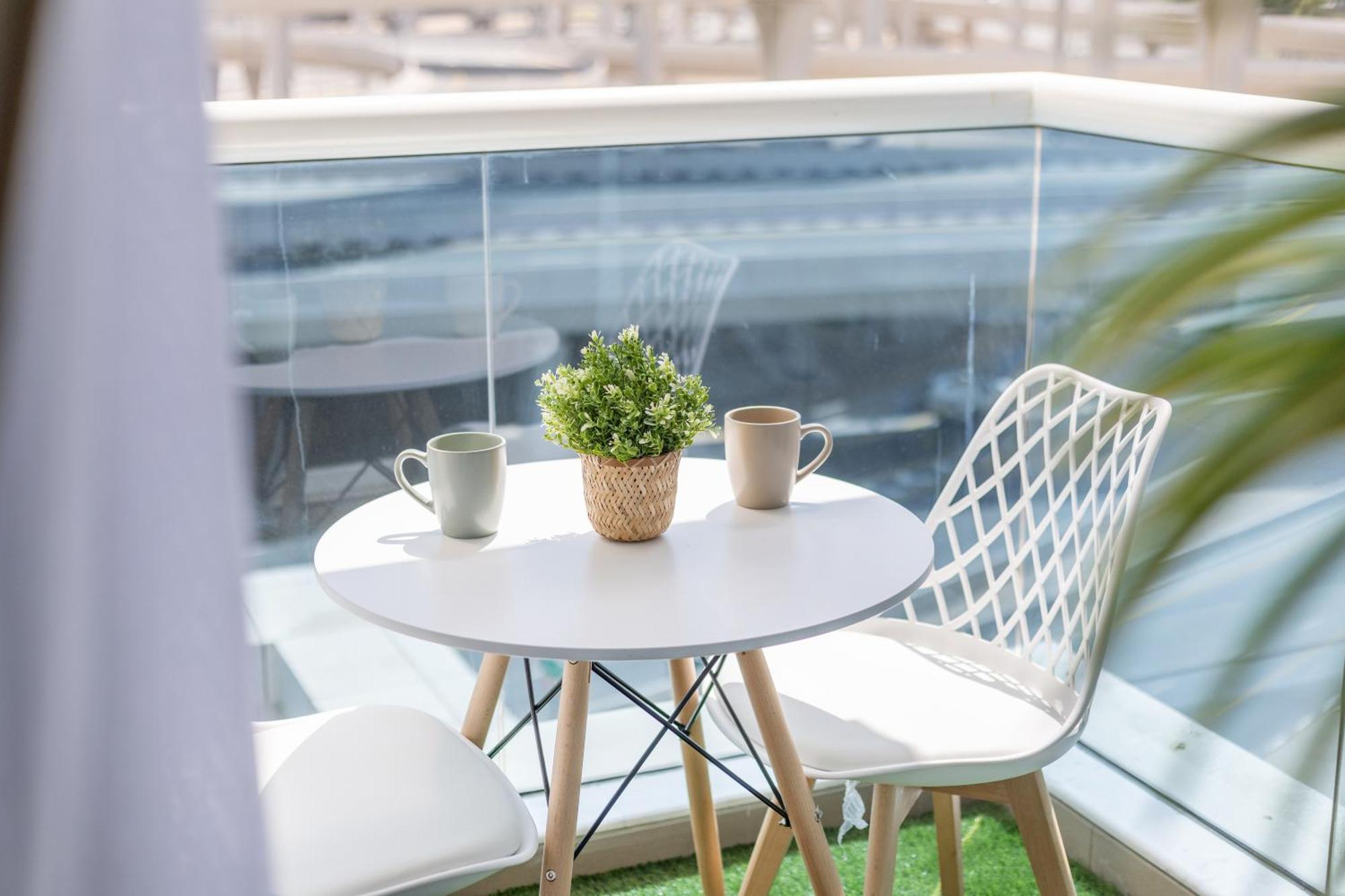 Spacious 3 Bedroom Newly Furnished - Marina * Dubai