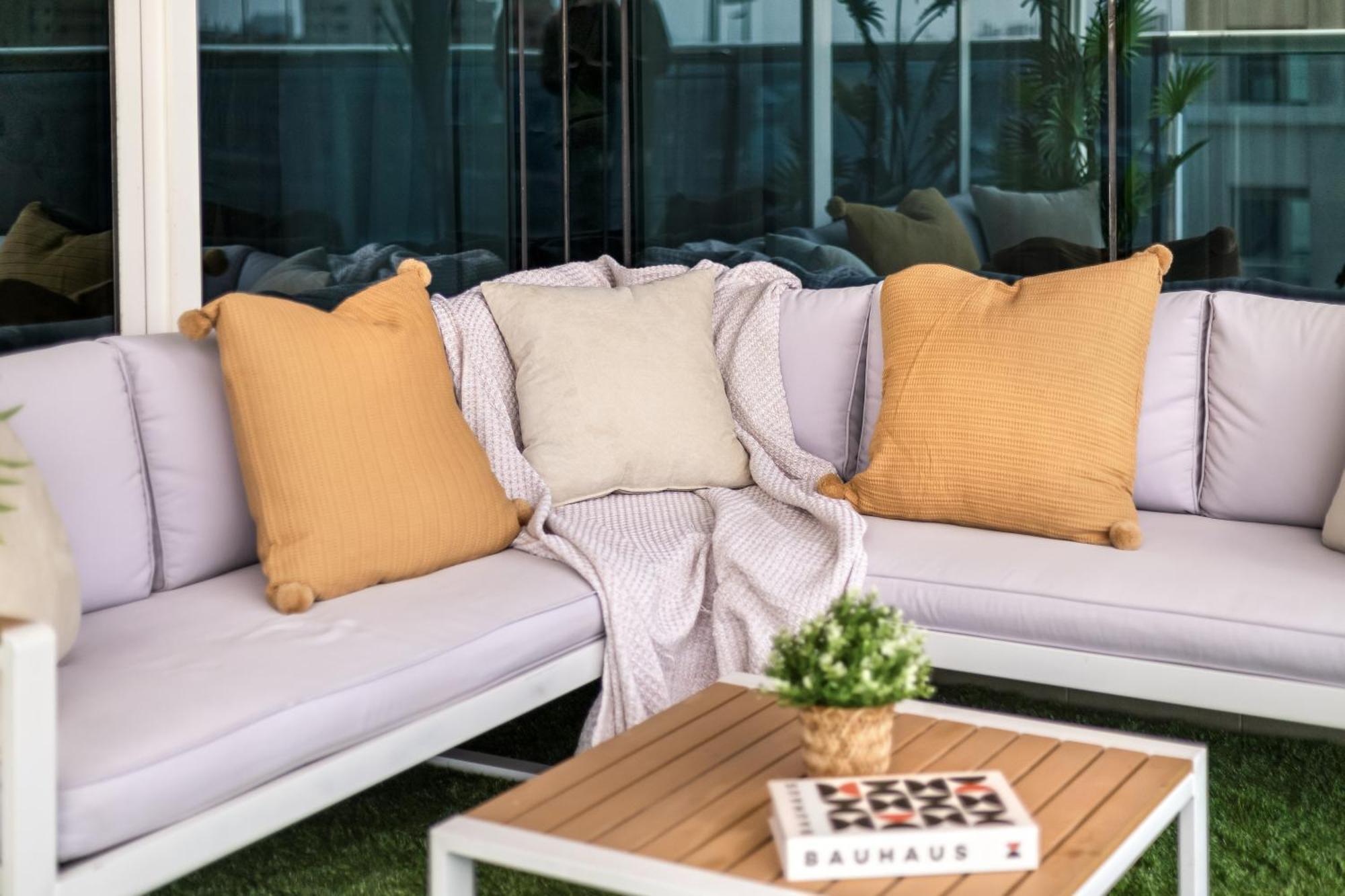 Spacious 3 Bedroom Newly Furnished - Marina * Dubai