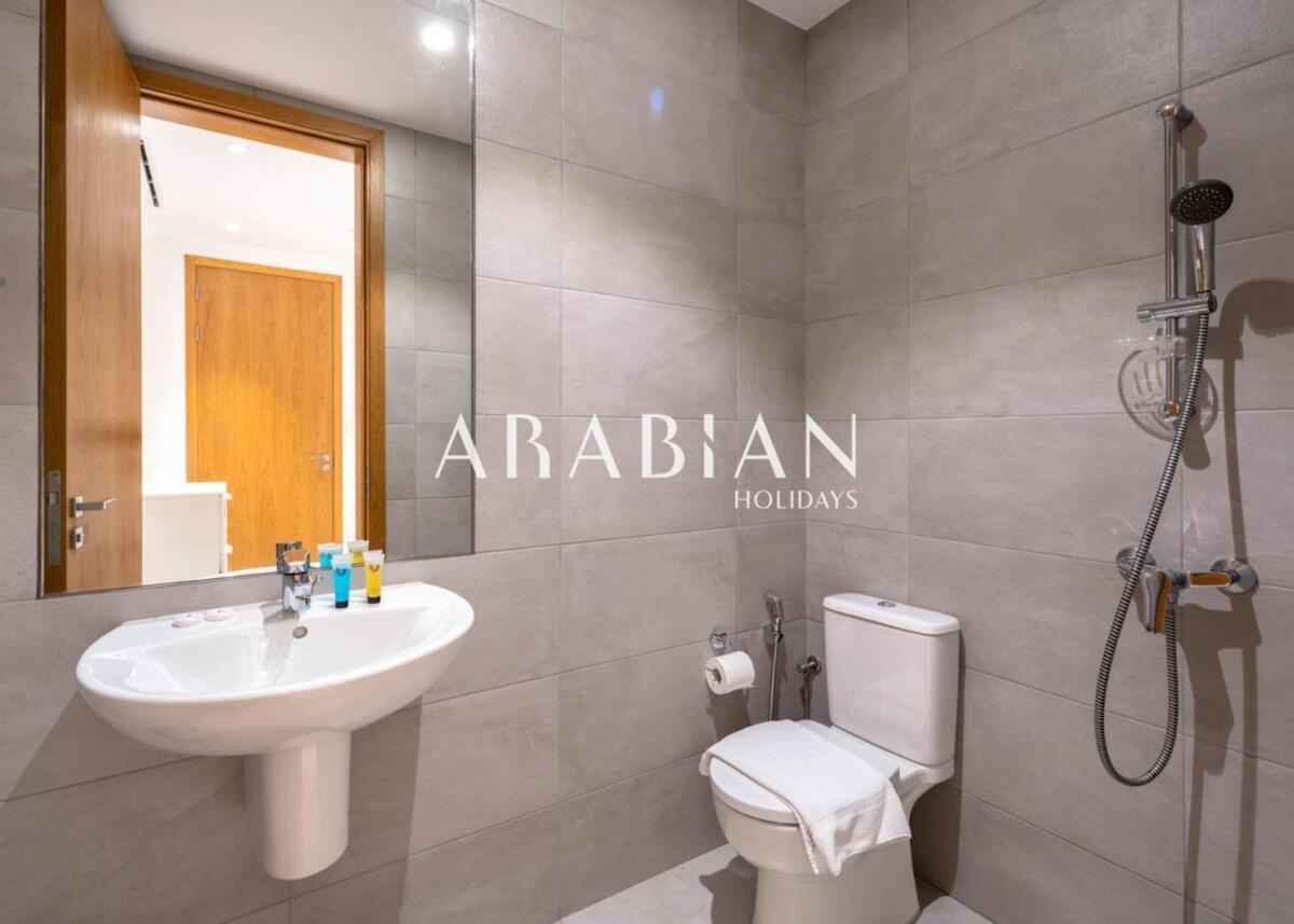 Apartment Exquisite 2br At 1 Jbr With Sea View