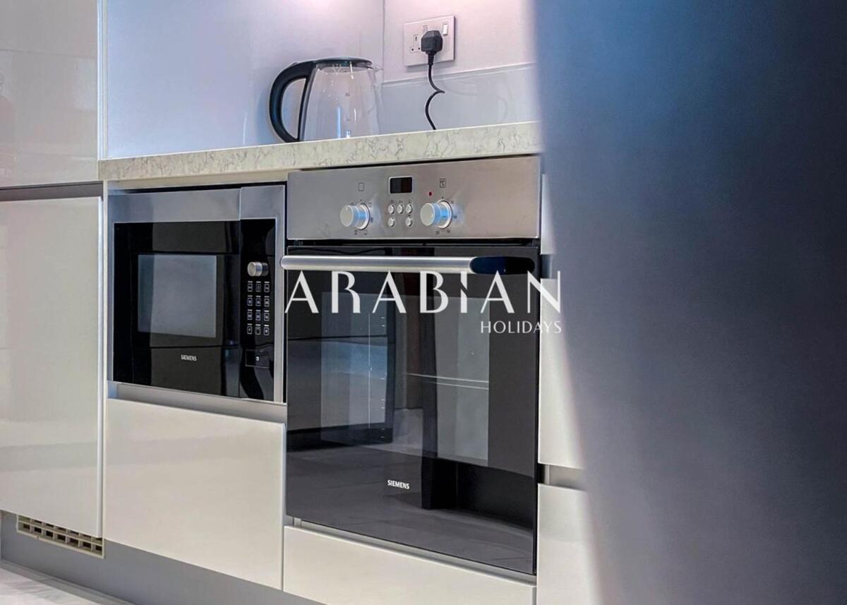 Exquisite 2br At 1 Jbr With Sea View *