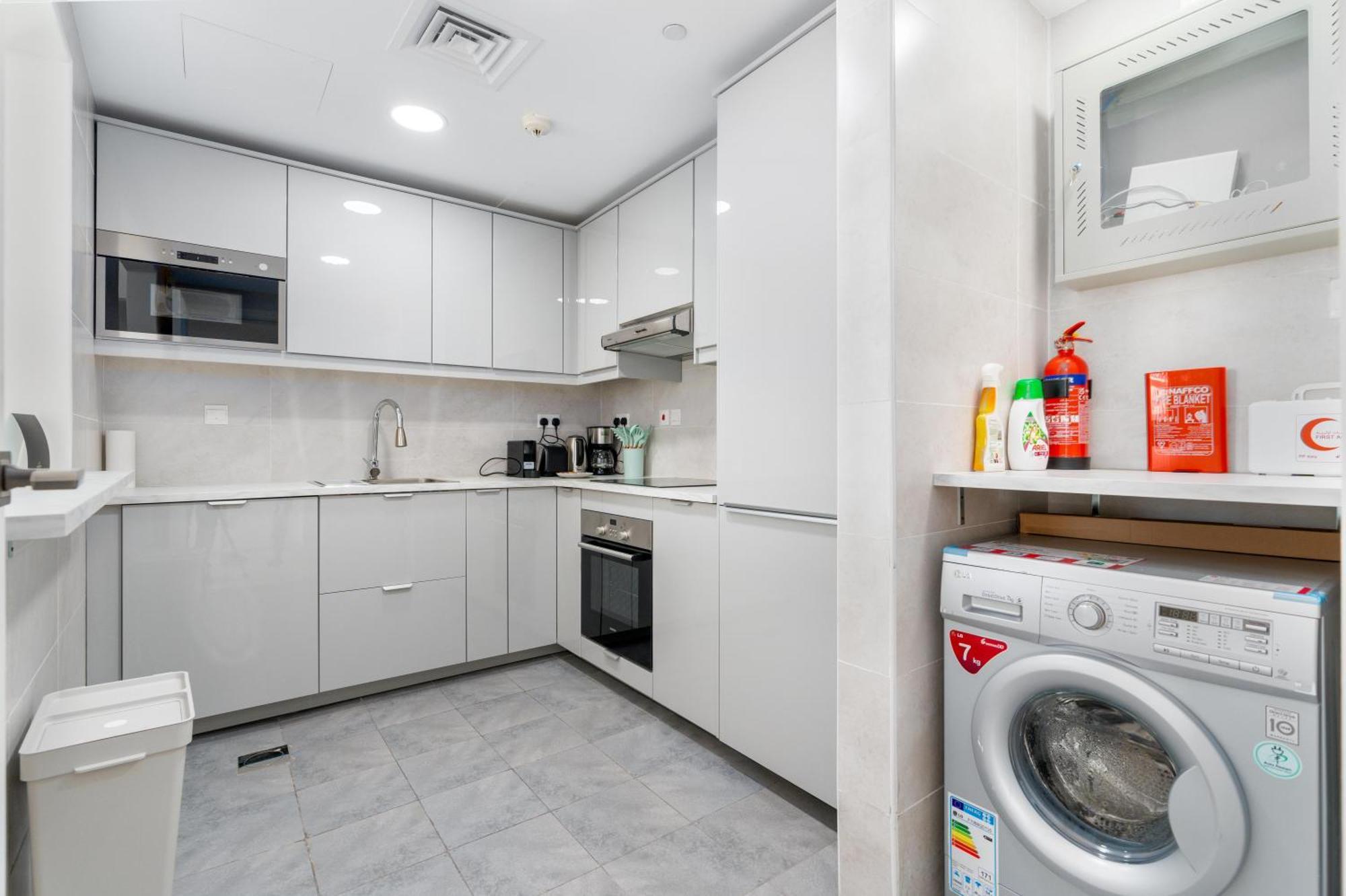 Stylish 1-bedroom With Stunning Marina Views At Dorra Bay