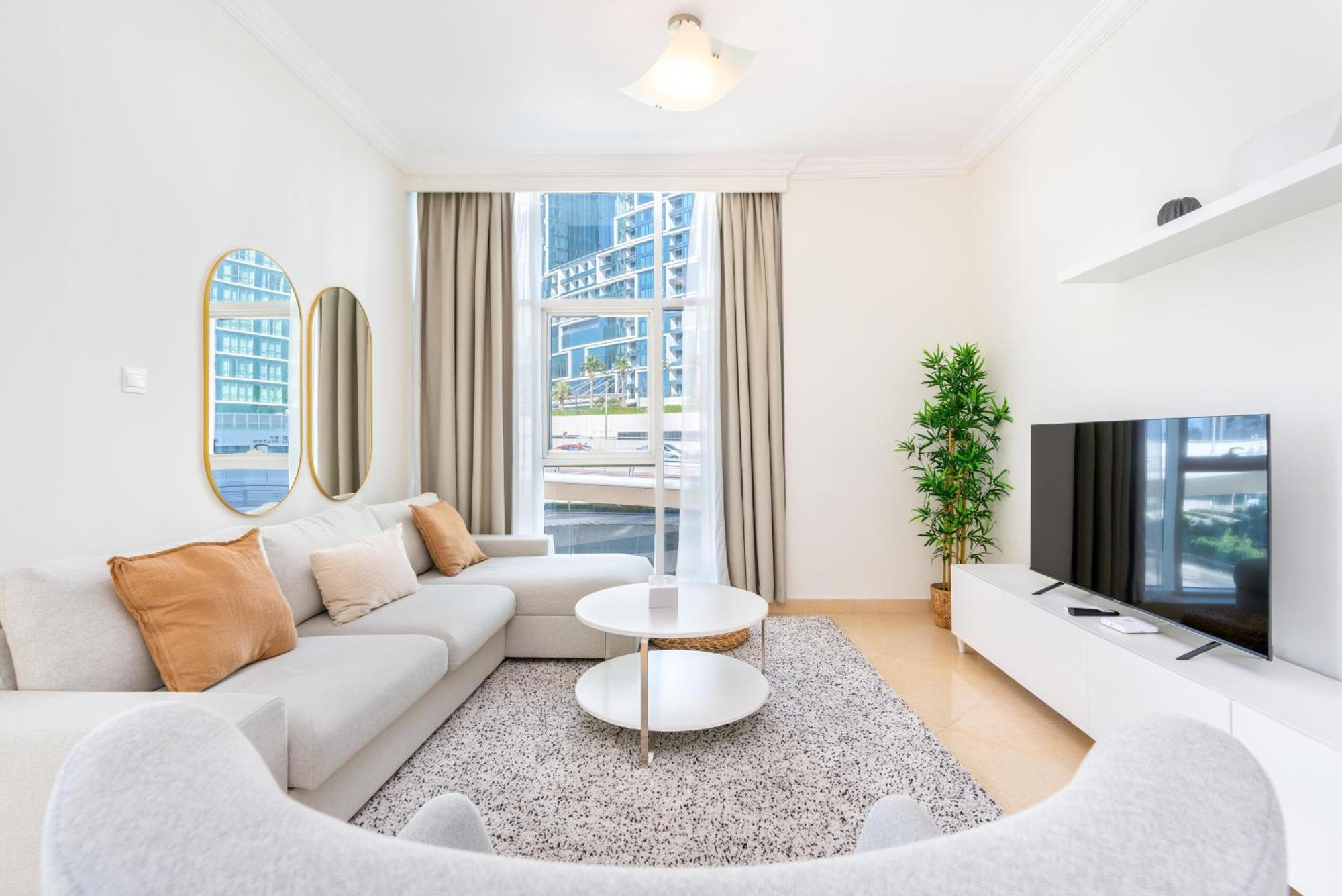 Holiday home Stylish 1-bedroom With Stunning Marina Views At Dorra Bay *