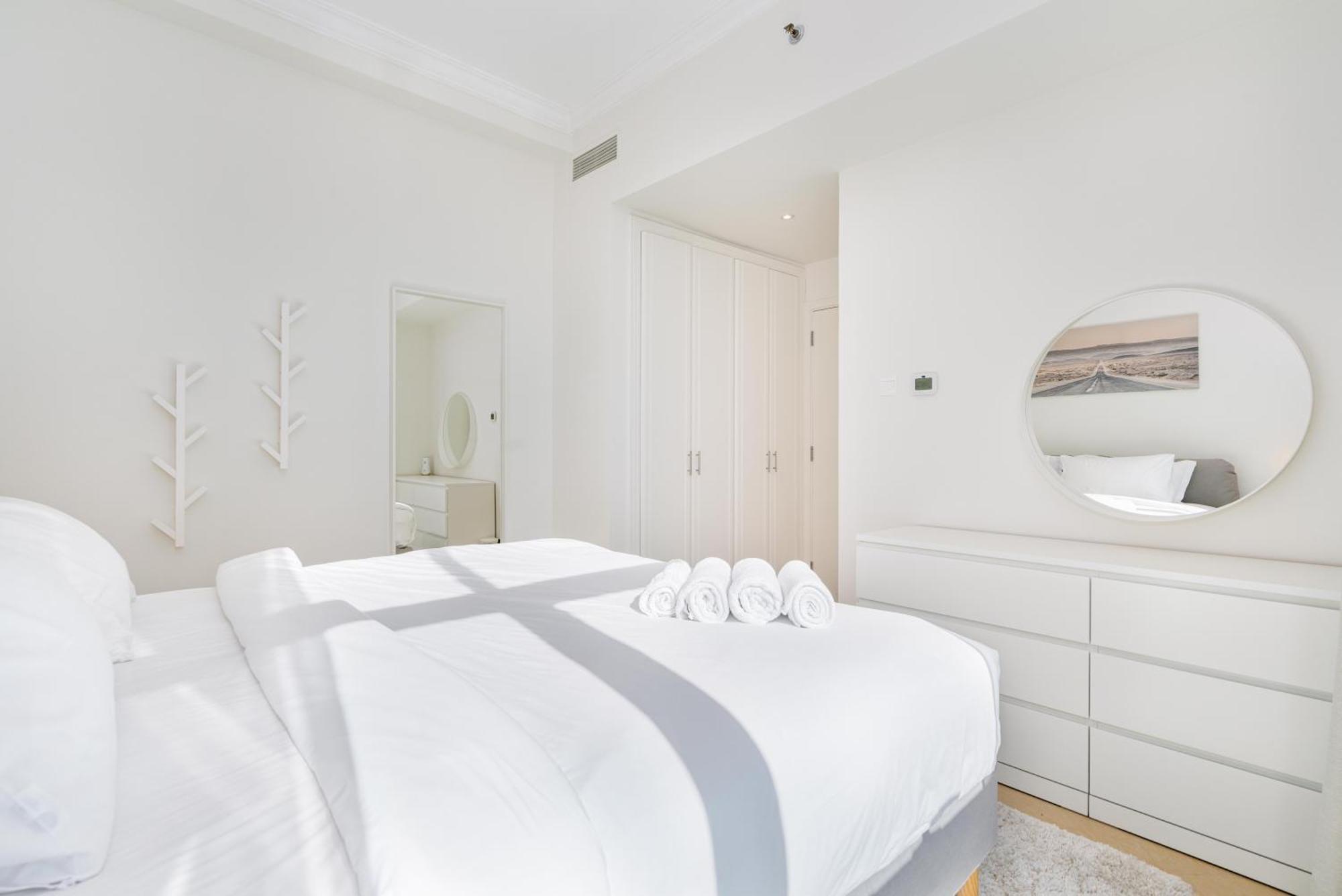 Stylish 1-bedroom With Stunning Marina Views At Dorra Bay *