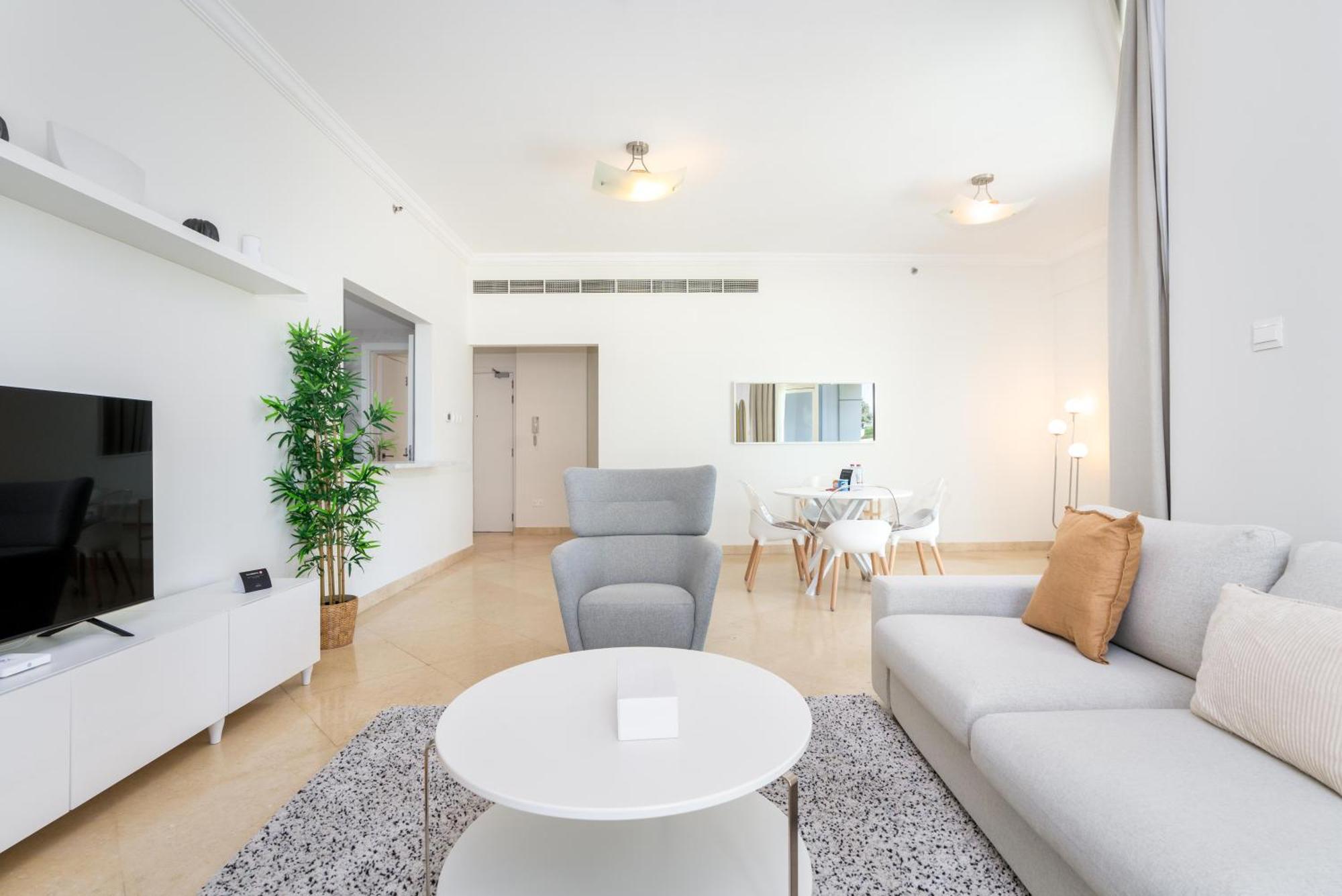 Stylish 1-bedroom With Stunning Marina Views At Dorra Bay *