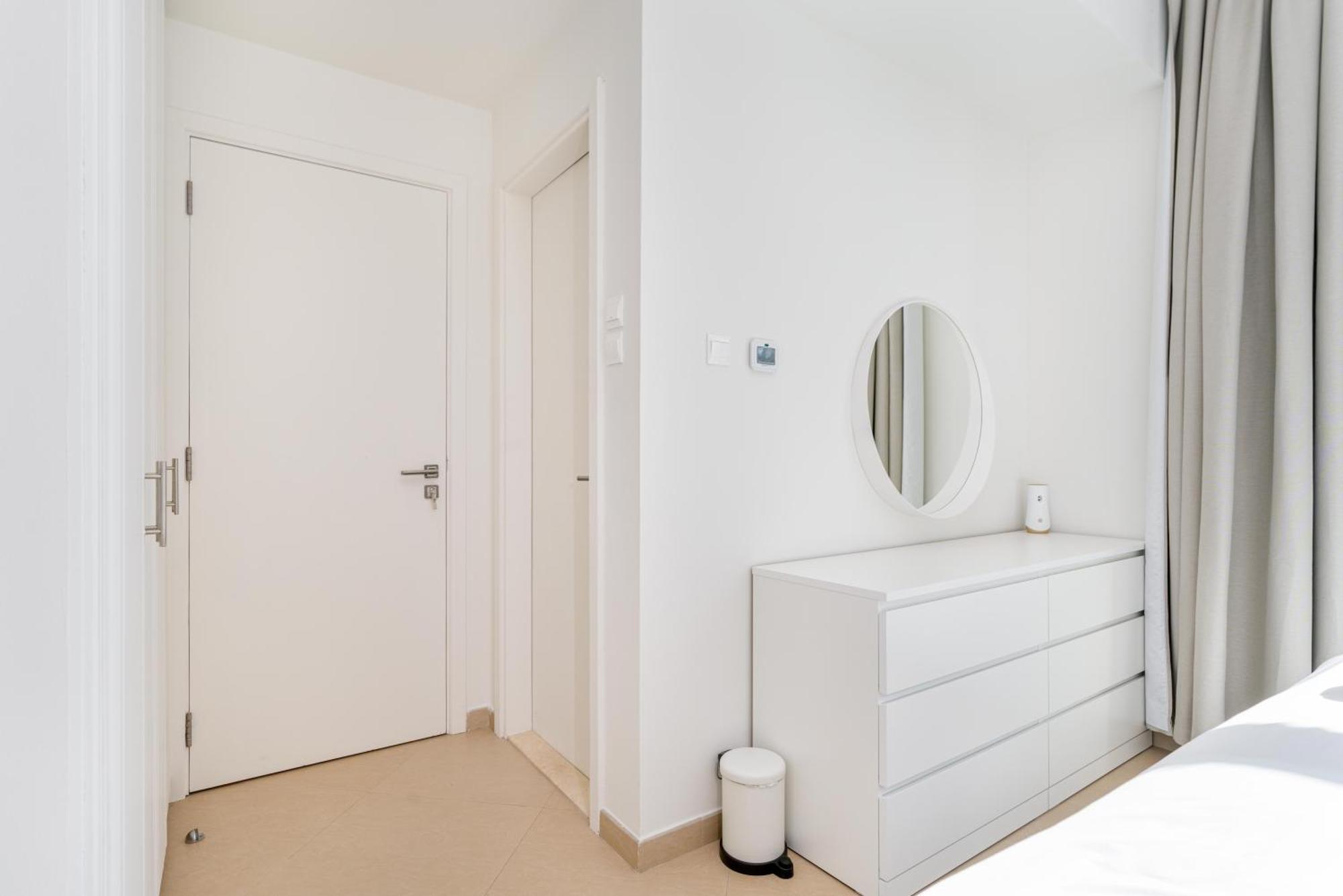 Stylish 1-bedroom With Stunning Marina Views At Dorra Bay Dubai