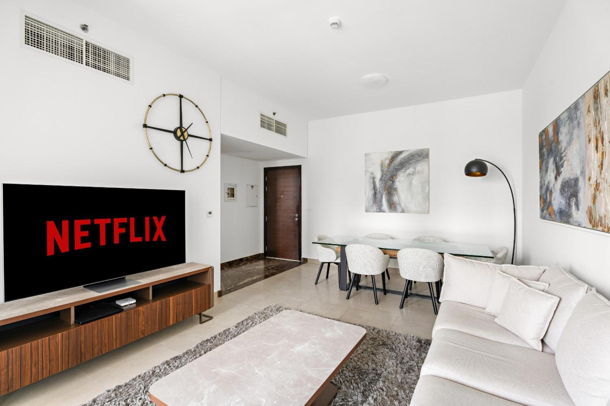 Vayk - Premium 2br In Marina * Dubai