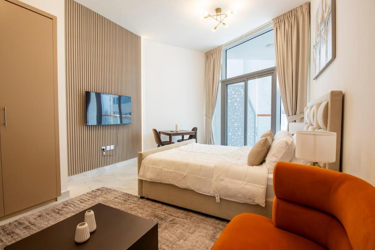 Apartment Millenium Binghatti Residences Business Bay- Stylish With Canal View