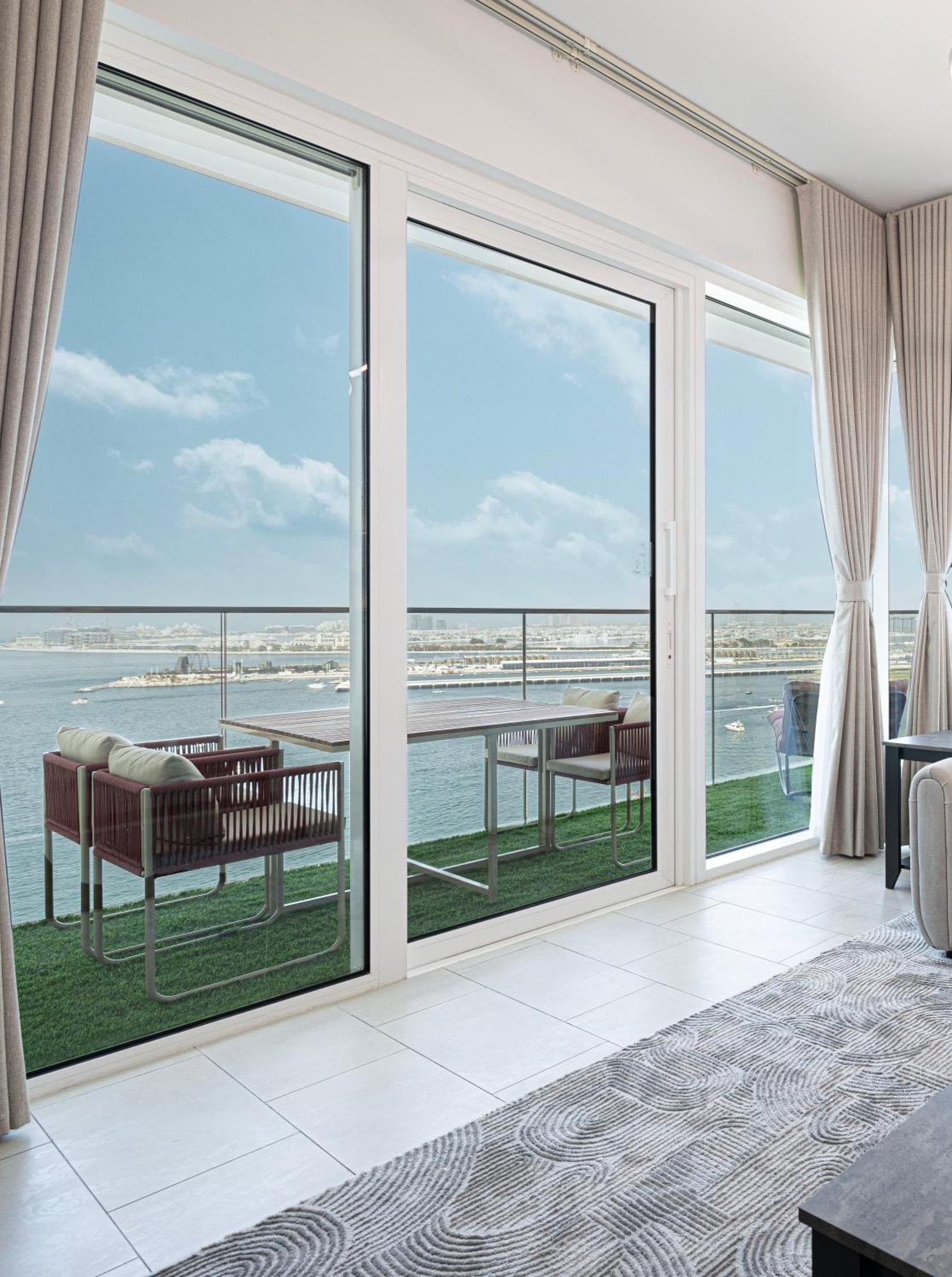 Apartment Excellent 2 Bedrooms With Sea View! Private Beach, La Vie In Jbr!