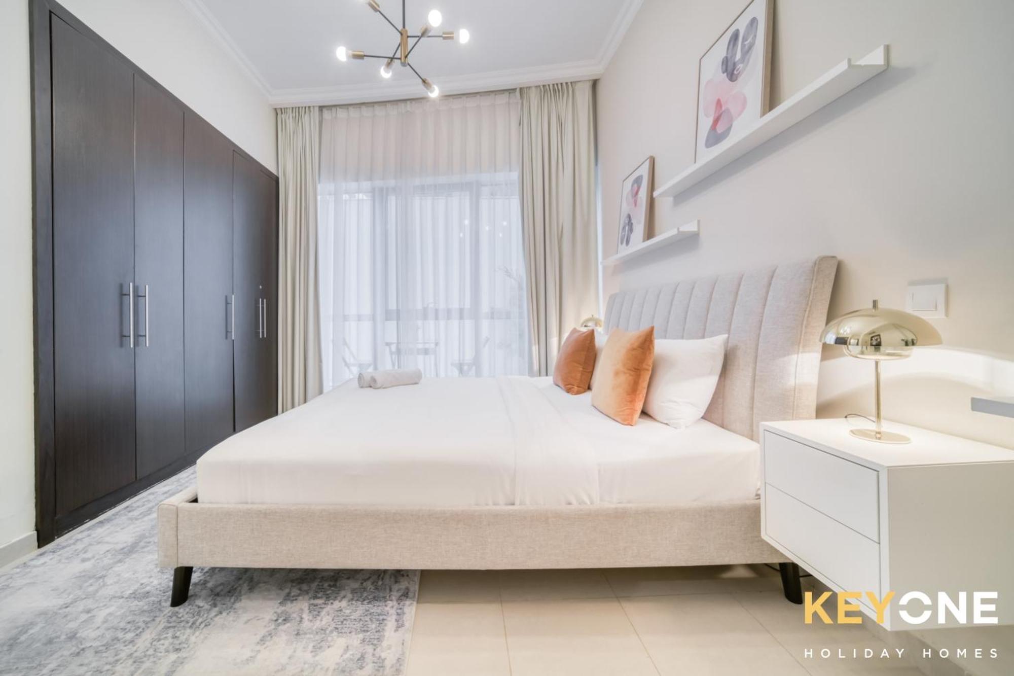 Contemporary One Bedroom 3 * Dubai
