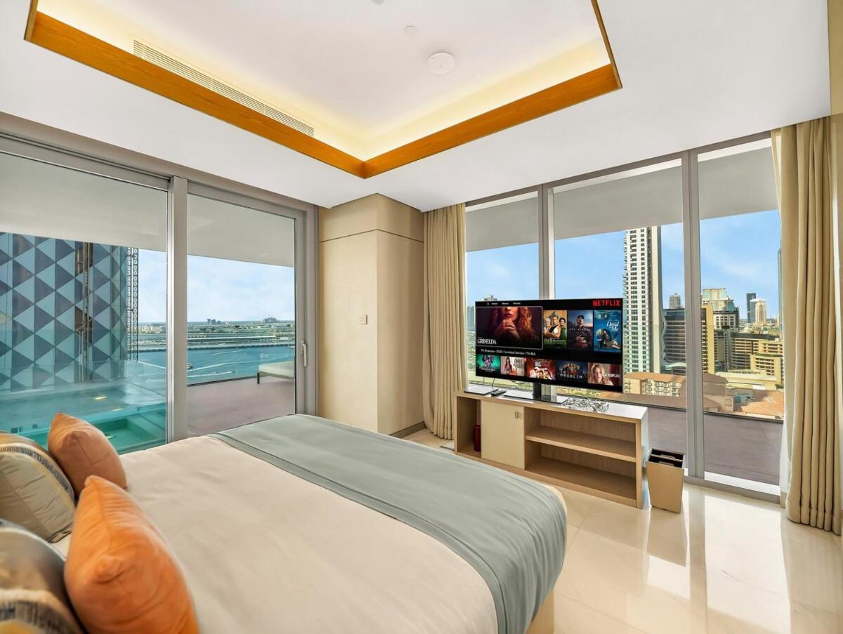 Apartment 1br Five Luxe - Pool & View - Private Hot Tub - Ventura Dubai