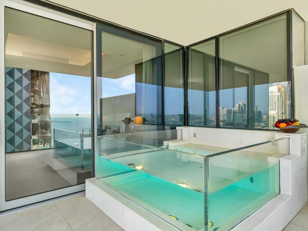 Apartment 1br Five Luxe - Pool & View - Private Hot Tub - Ventura Dubai