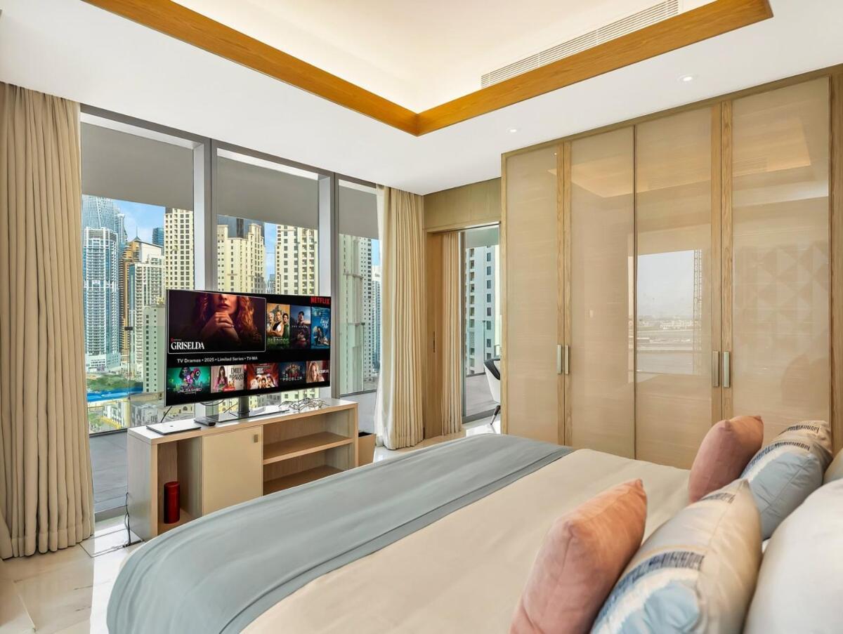 Apartment 1br Five Luxe - Pool & View - Private Hot Tub - Ventura Dubai