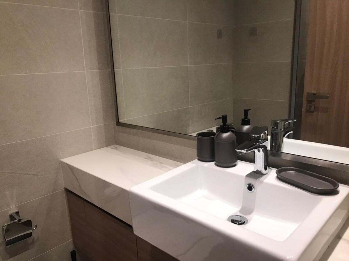 Apartment Delightful Modern Azizi *