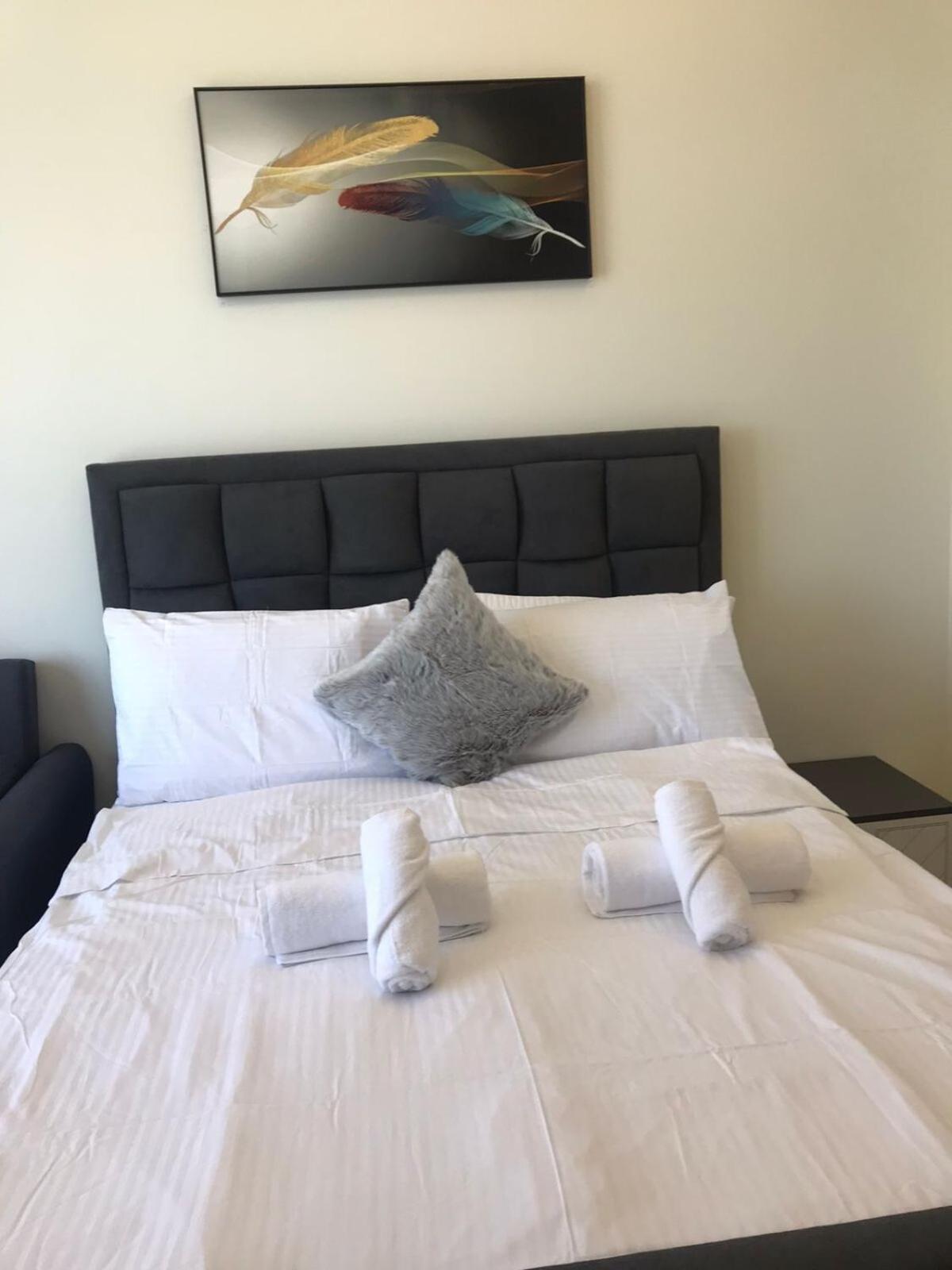 Apartment Delightful Modern Azizi Dubai