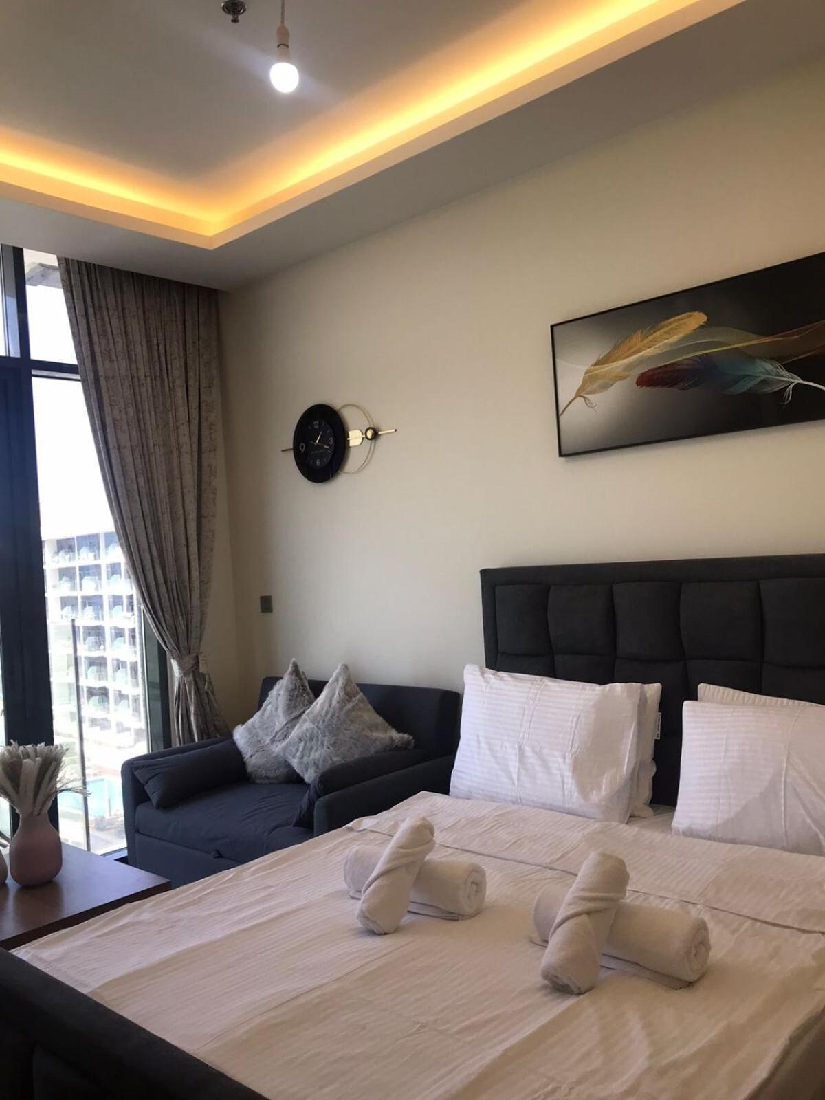 Apartment Delightful Modern Azizi