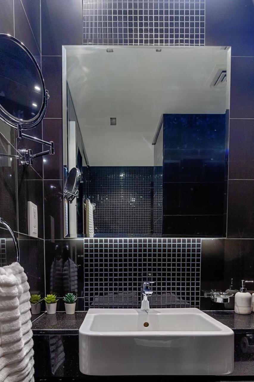 Apartment Hawaii In Downtown Dubai