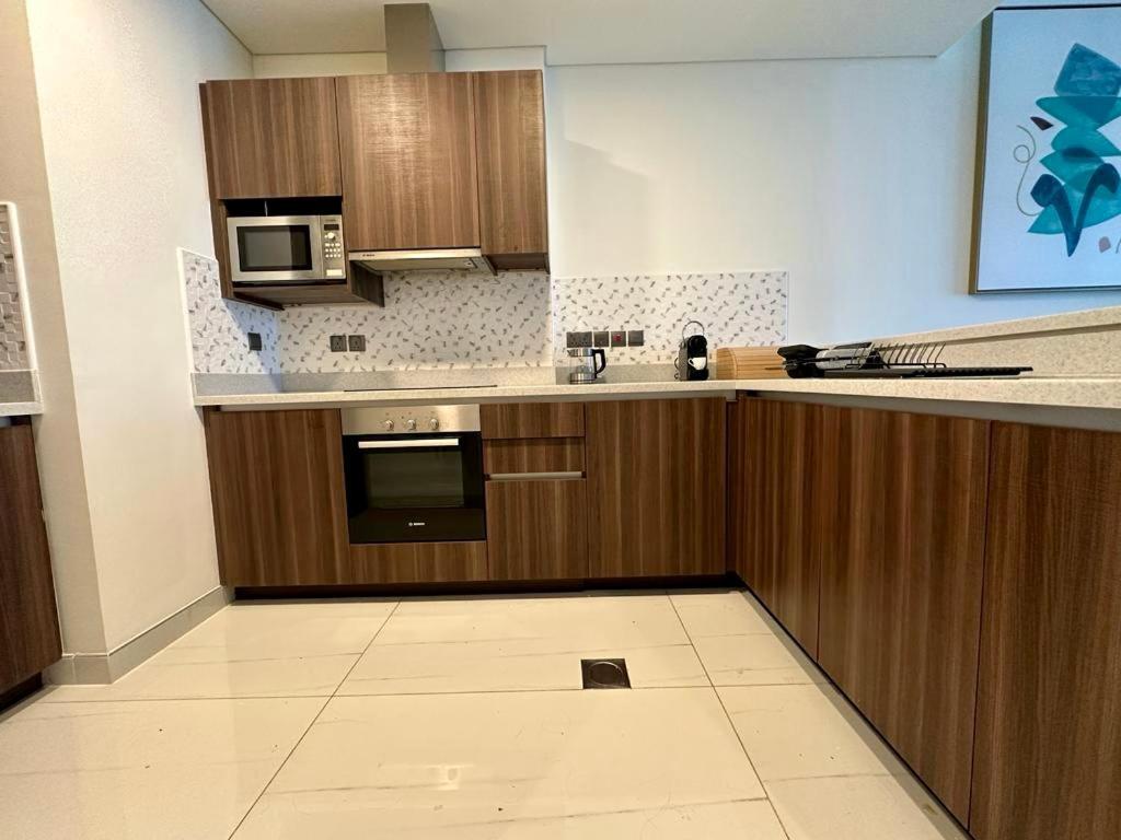 Dvr 1 Bedroom In Awani Palm View Apartment *