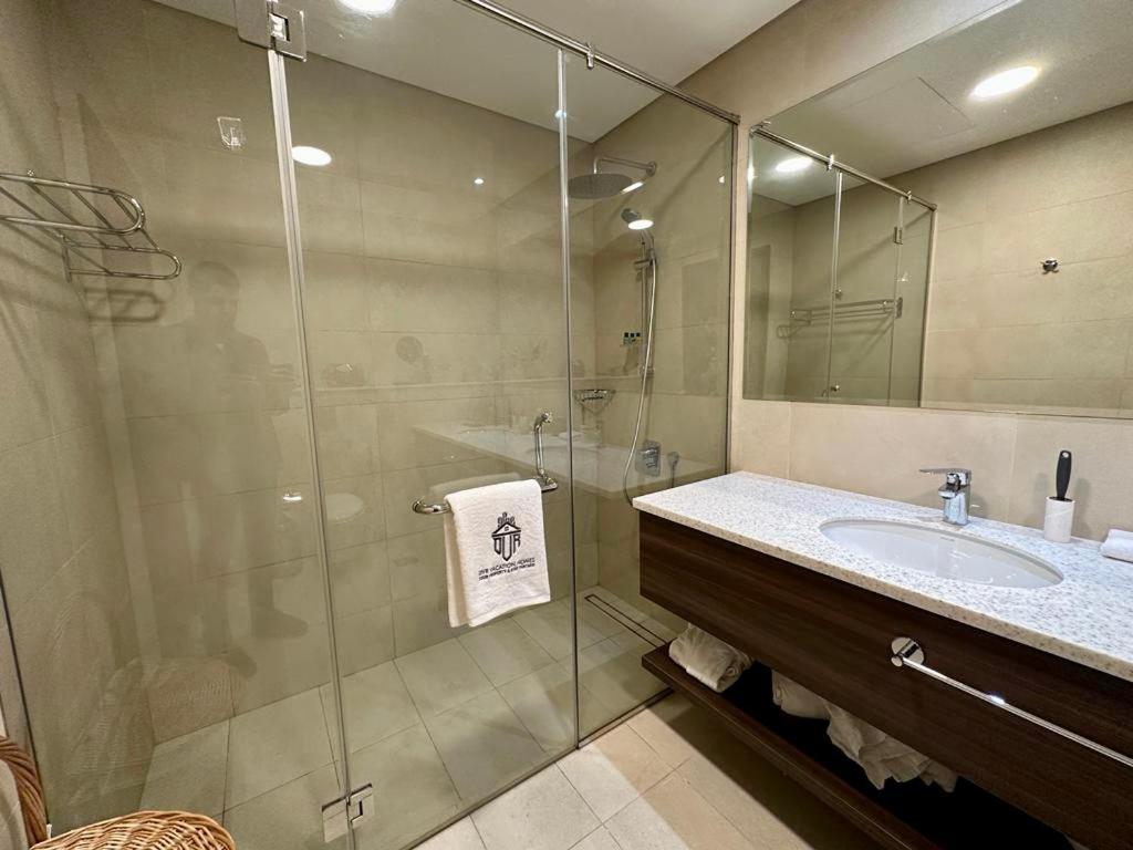 Dvr 1 Bedroom In Awani Palm View *