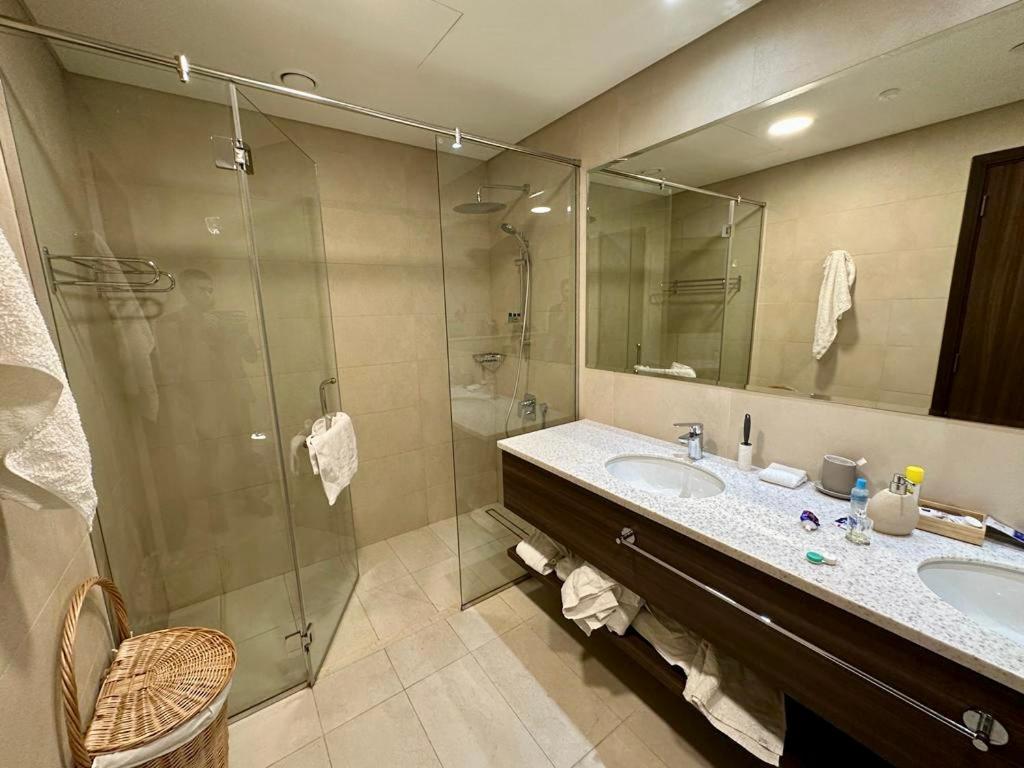 Dvr 1 Bedroom In Awani Palm View Dubai
