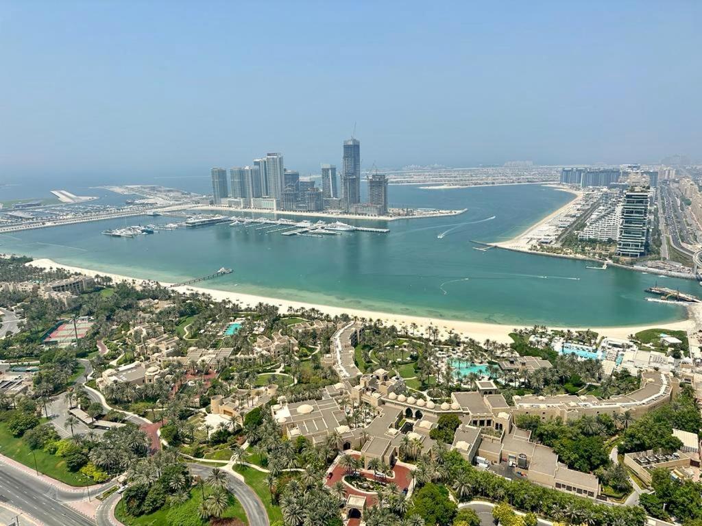 Dvr 1 Bedroom In Awani Palm View Apartment Dubai