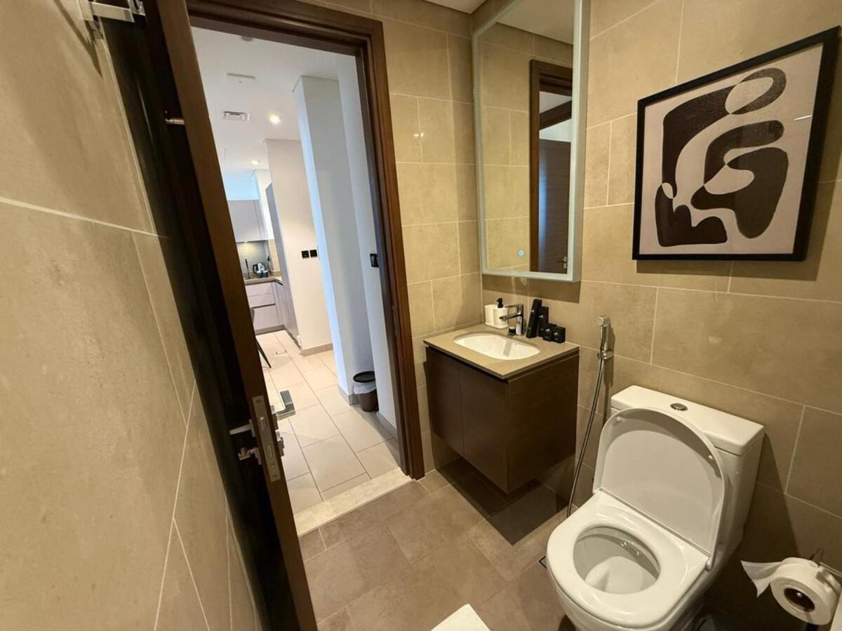 Apartment Brand New Modern Great Location