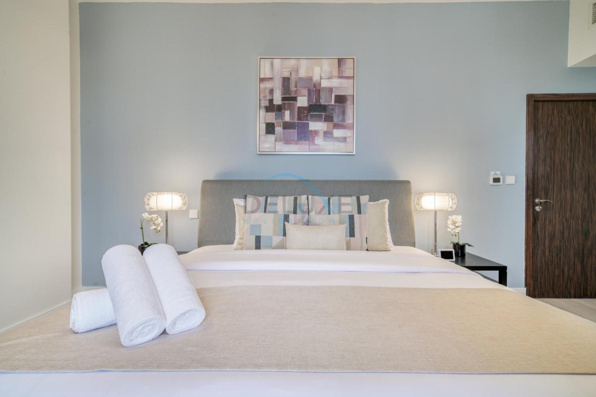 Apartment High Floor 2br With A View Of The Marina Canal Steps Away From The , Shams 1, Jbr By Deluxe Homes