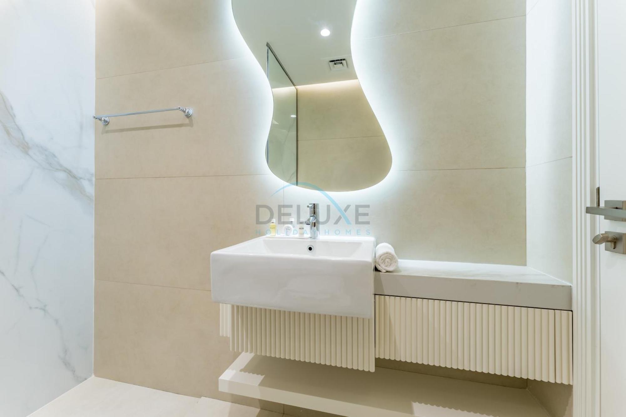 Apartment Renovated Unit With Skyscraper Views, Close To Jbr Beach, Elite Residence, Marina By Deluxe Homes