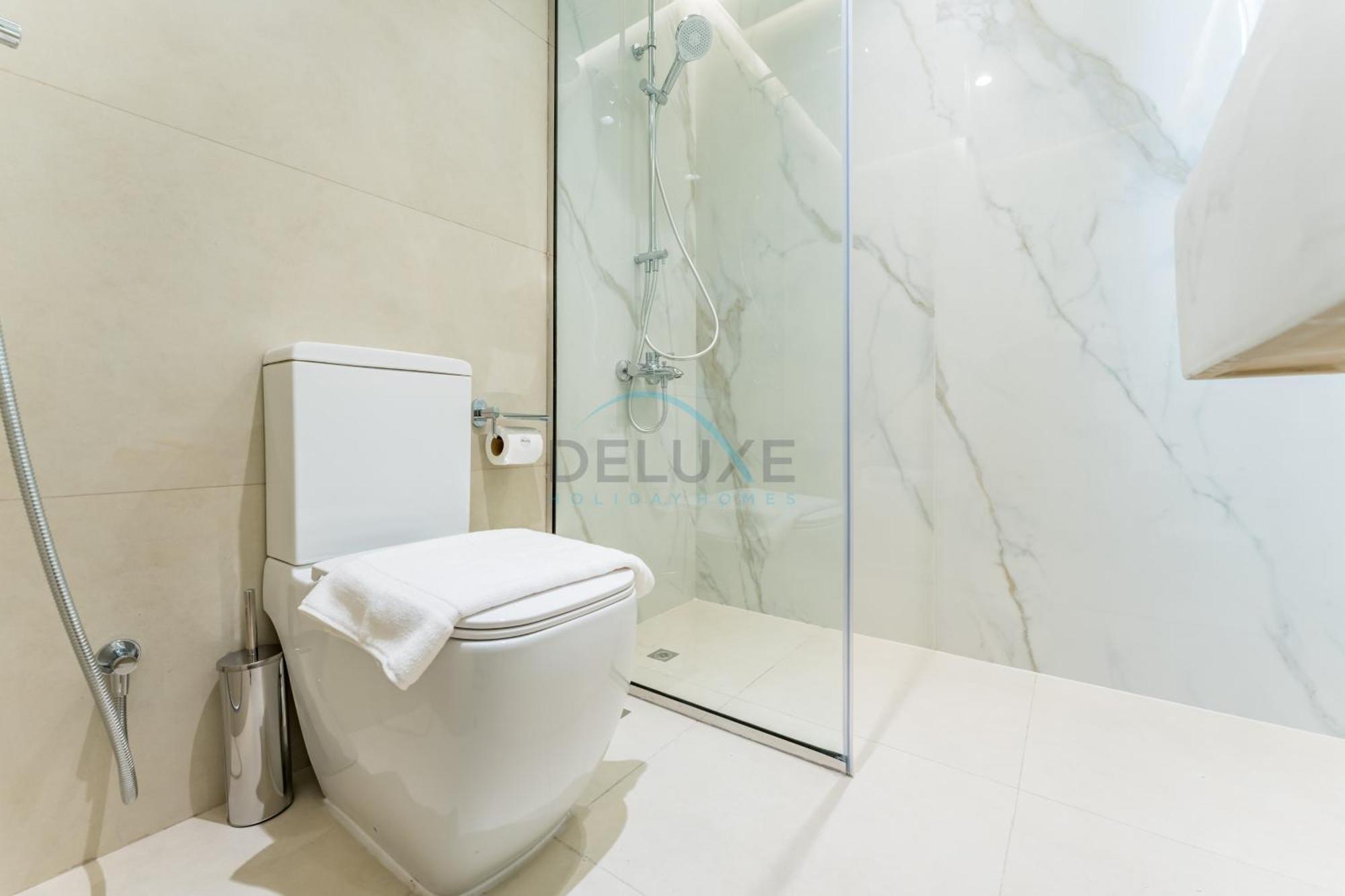 Apartment Renovated Unit With Skyscraper Views, Close To Jbr Beach, Elite Residence, Marina By Deluxe Homes