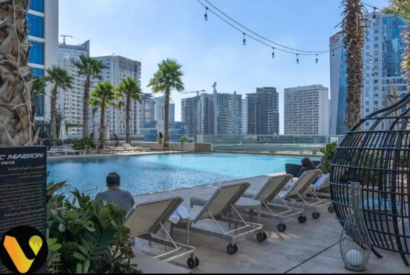 Apartment Vogue Damac Maison Prive, Pool & Canal Views, Spacious Kitchen Prime Business Bay Location, Near Downtown, Burj Khalifa & The Mall Dubai