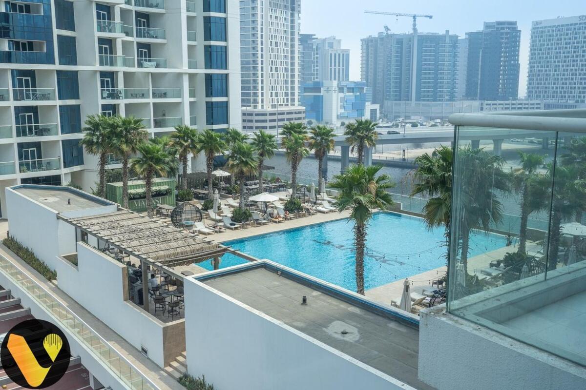 Apartment Vogue Damac Maison Prive, Pool & Canal Views, Spacious Kitchen Prime Business Bay Location, Near Downtown, Burj Khalifa & The Mall *