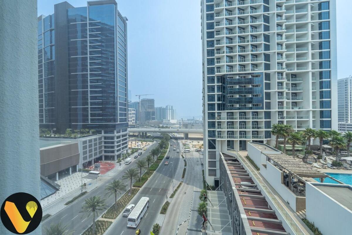 Vogue Damac Maison Prive, Pool & Canal Views, Spacious Kitchen Prime Business Bay Location, Near Downtown, Burj Khalifa & The Mall * Dubai