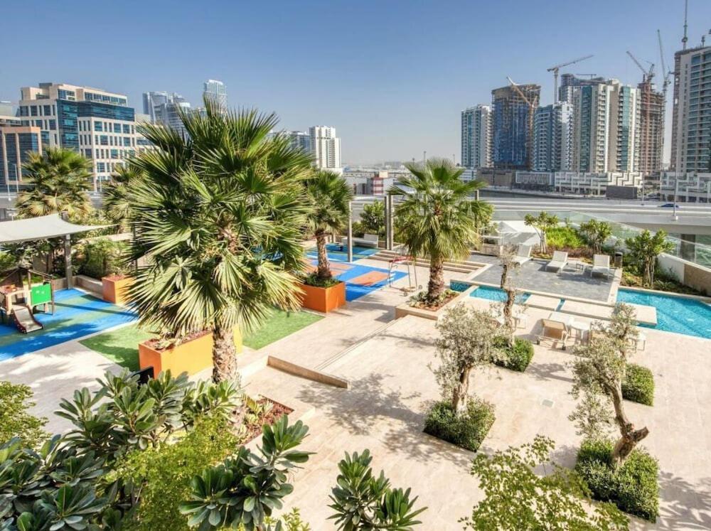 Vogue Damac Maison Prive, Pool & Canal Views, Spacious Kitchen Prime Business Bay Location, Near Downtown, Burj Khalifa & The Mall Apartment *