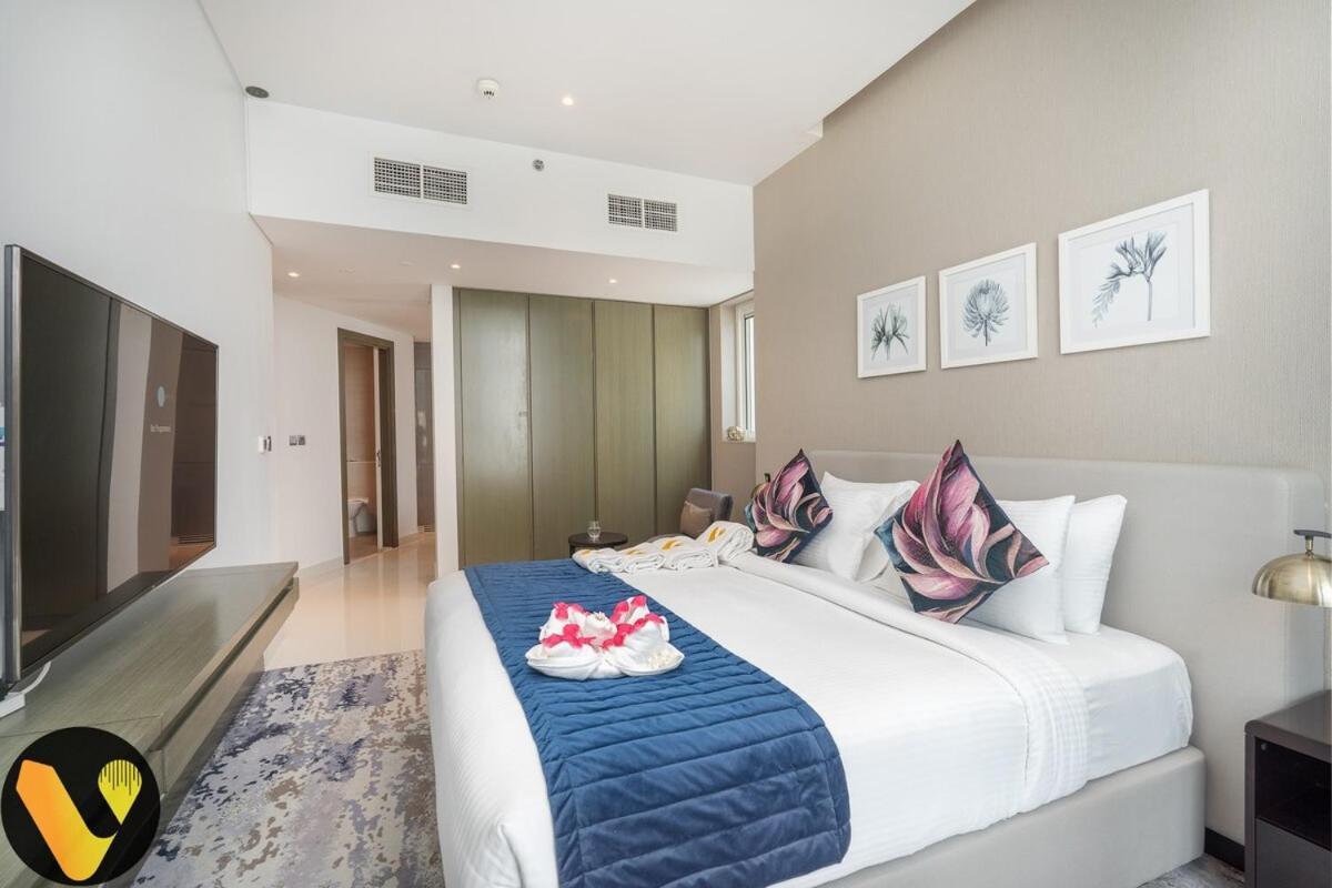 Vogue Damac Maison Prive, Pool & Canal Views, Spacious Kitchen Prime Business Bay Location, Near Downtown, Burj Khalifa & The Mall Apartment Dubai