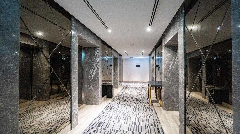 Apartment Vogue Damac Maison Prive, Pool & Canal Views, Spacious Kitchen Prime Business Bay Location, Near Downtown, Burj Khalifa & The Mall
