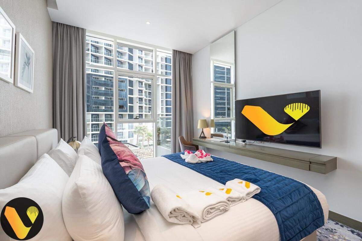 Vogue Damac Maison Prive, Pool & Canal Views, Spacious Kitchen Prime Business Bay Location, Near Downtown, Burj Khalifa & The Mall * Dubai
