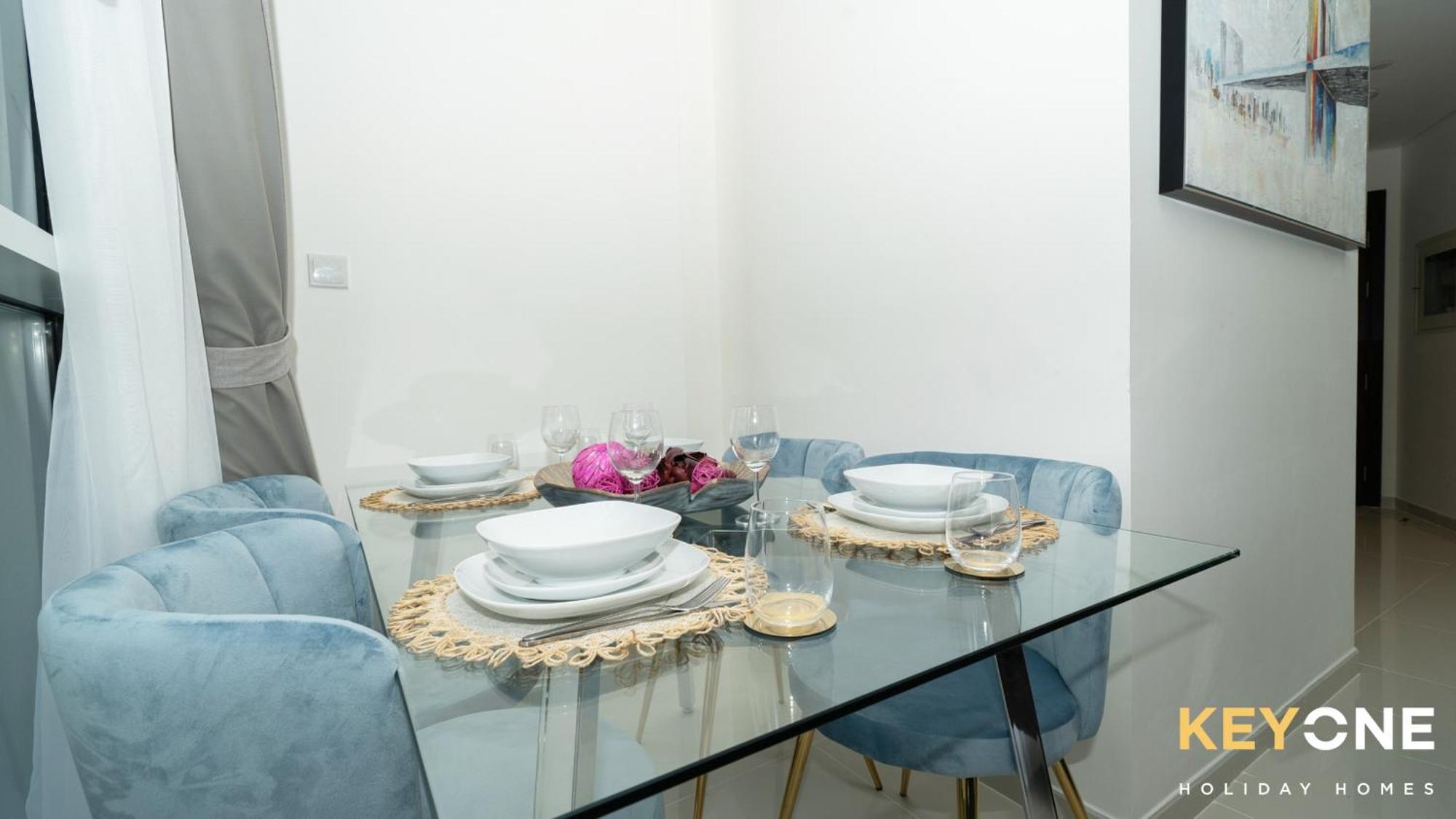 Carson Elegant Living In One Bedroom