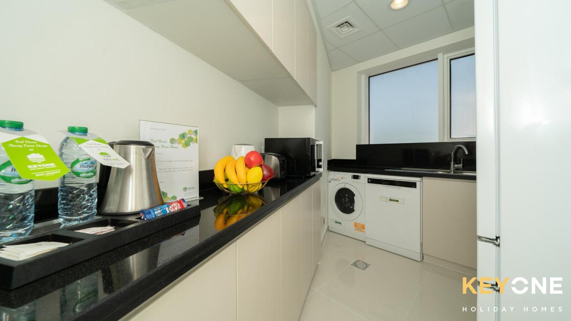 Carson Elegant Living In One Bedroom *