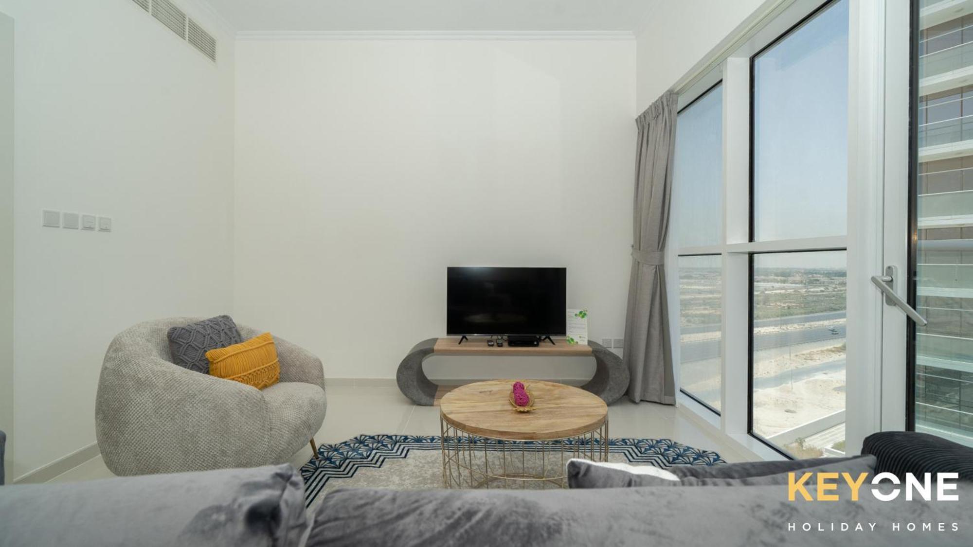 Carson Elegant Living In One Bedroom *