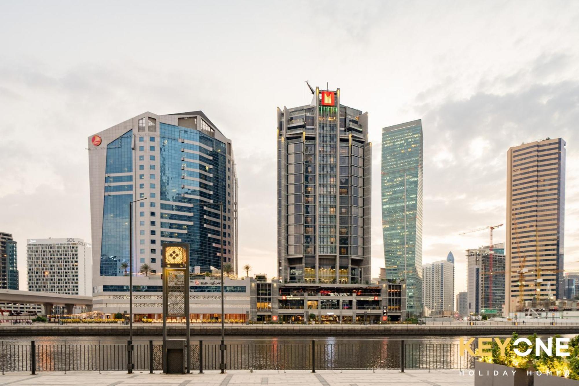 Elegant Studio Living In Prive Apartment Dubai