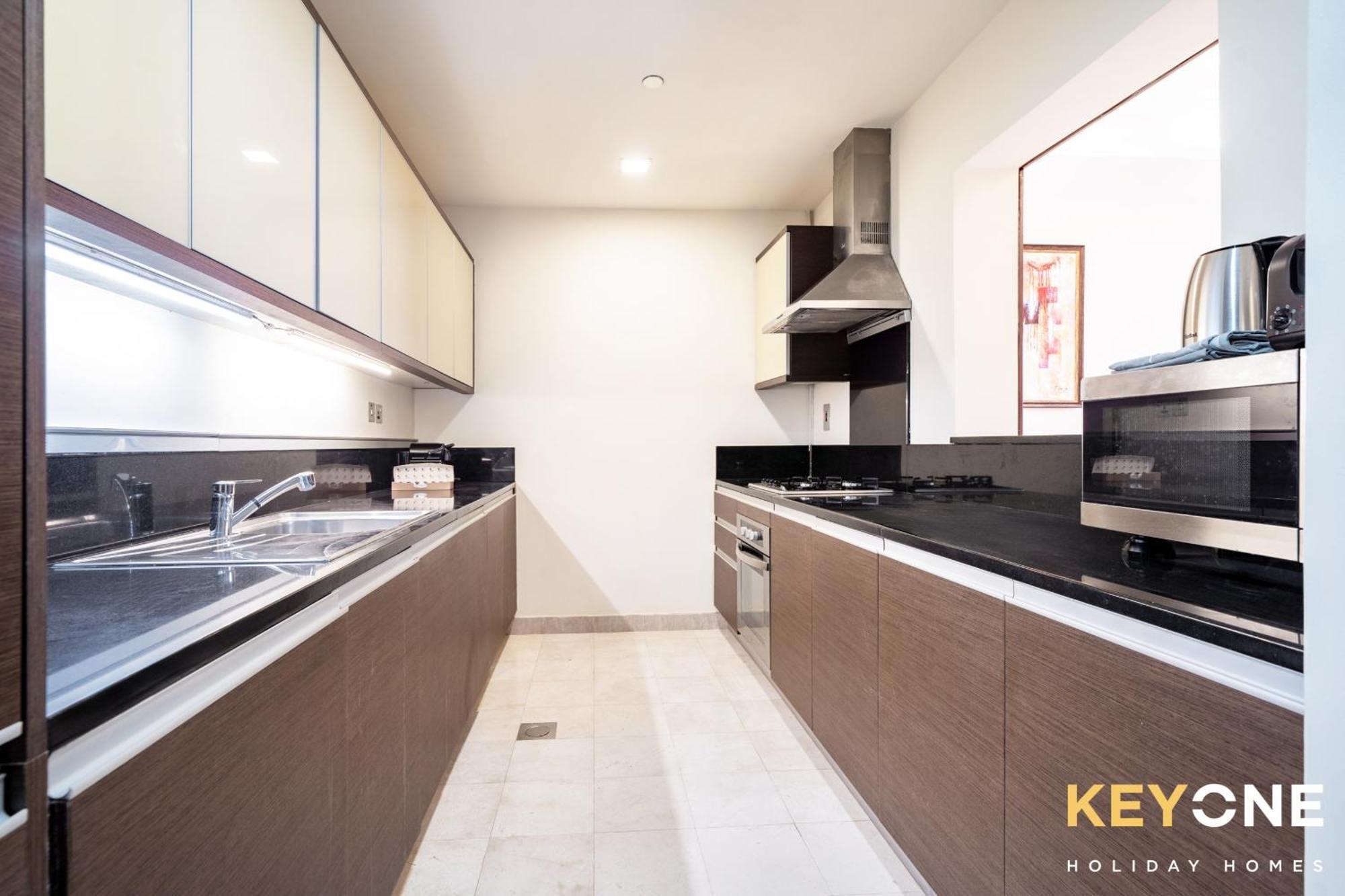 Apartment Spacious One Bedroom With Access *